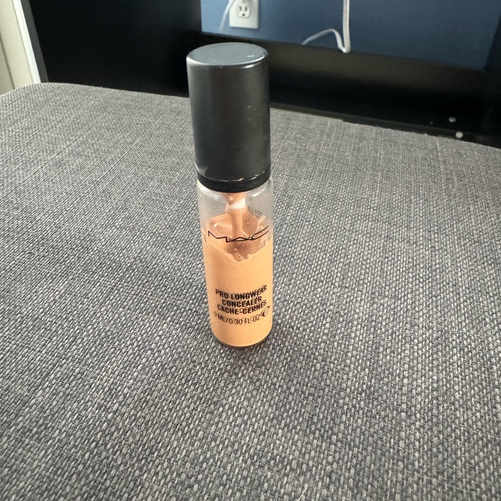 MAC Concealer